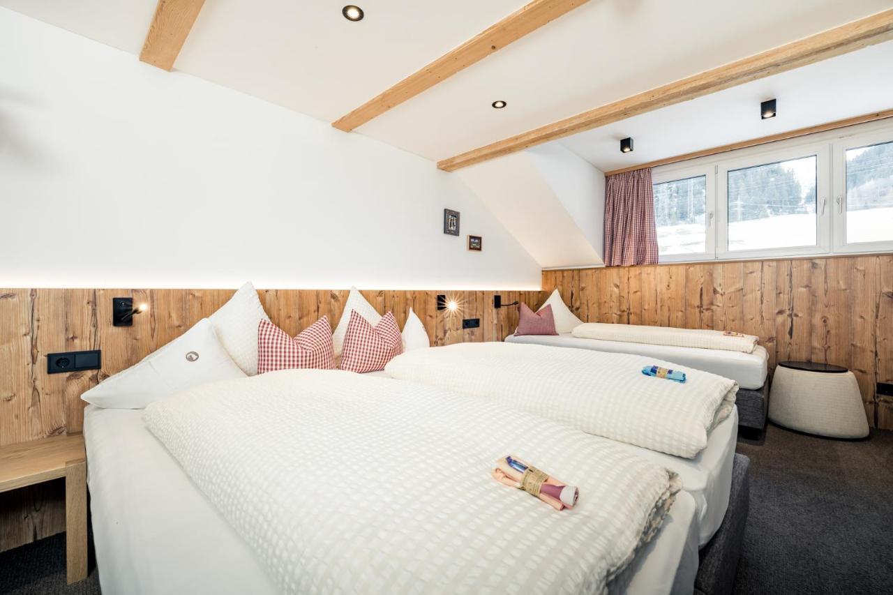 Pension Der Steinbock - Das 300 Jahre Alte Bauernhaus - Tirol ซังคท์อันทอนอัมอาร์ลแบร์ก ภายนอก รูปภาพ