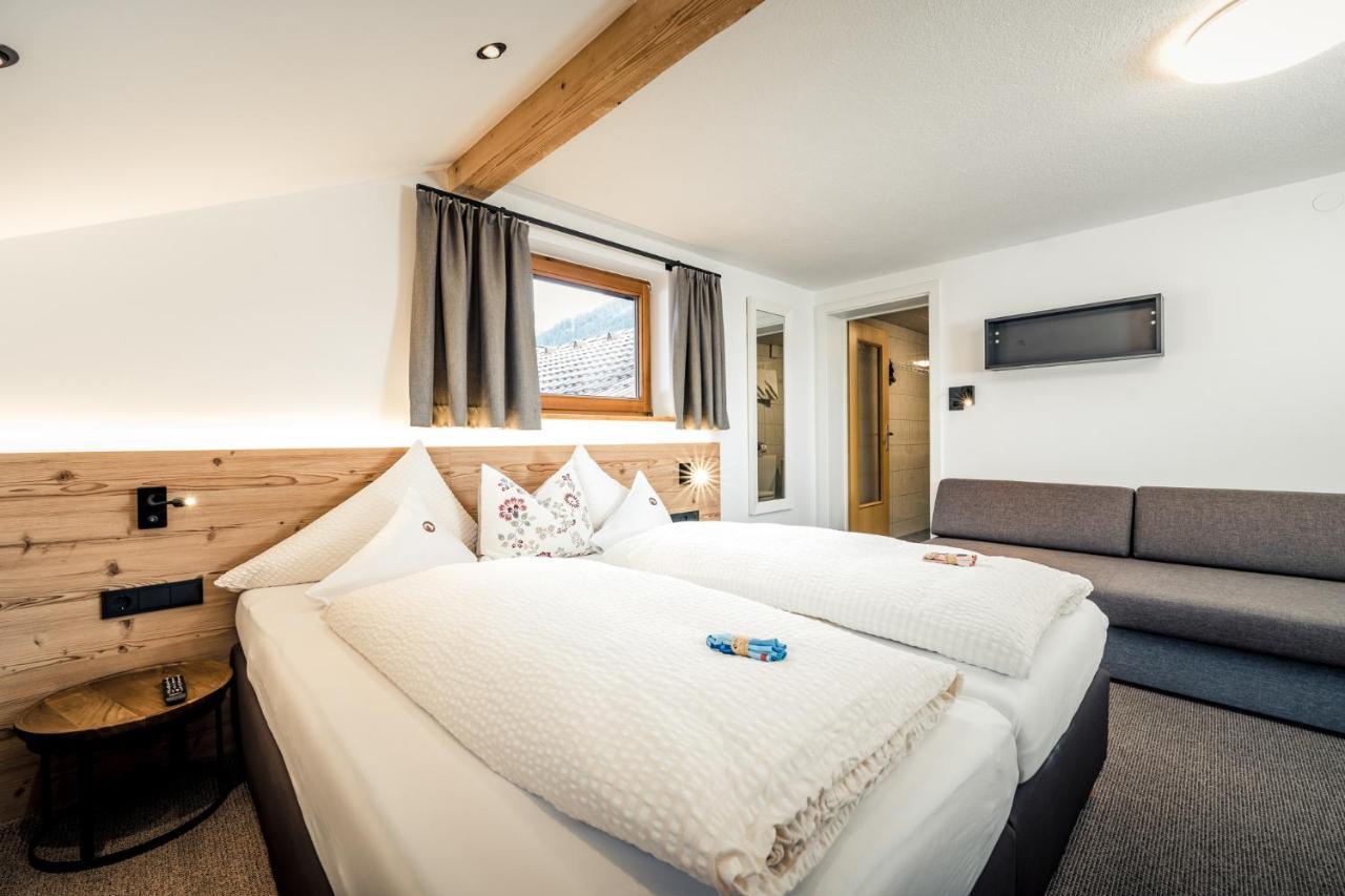 Pension Der Steinbock - Das 300 Jahre Alte Bauernhaus - Tirol ซังคท์อันทอนอัมอาร์ลแบร์ก ภายนอก รูปภาพ