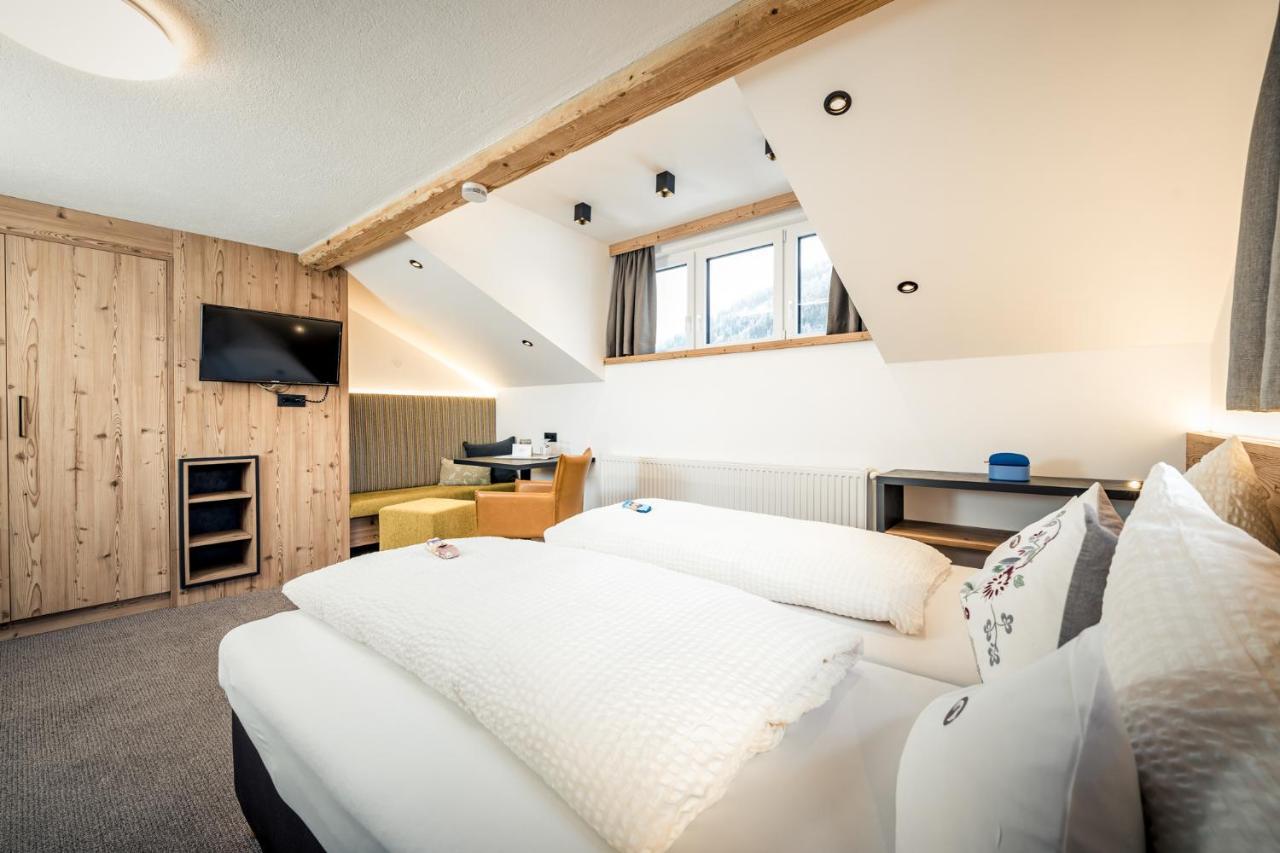 Pension Der Steinbock - Das 300 Jahre Alte Bauernhaus - Tirol ซังคท์อันทอนอัมอาร์ลแบร์ก ภายนอก รูปภาพ
