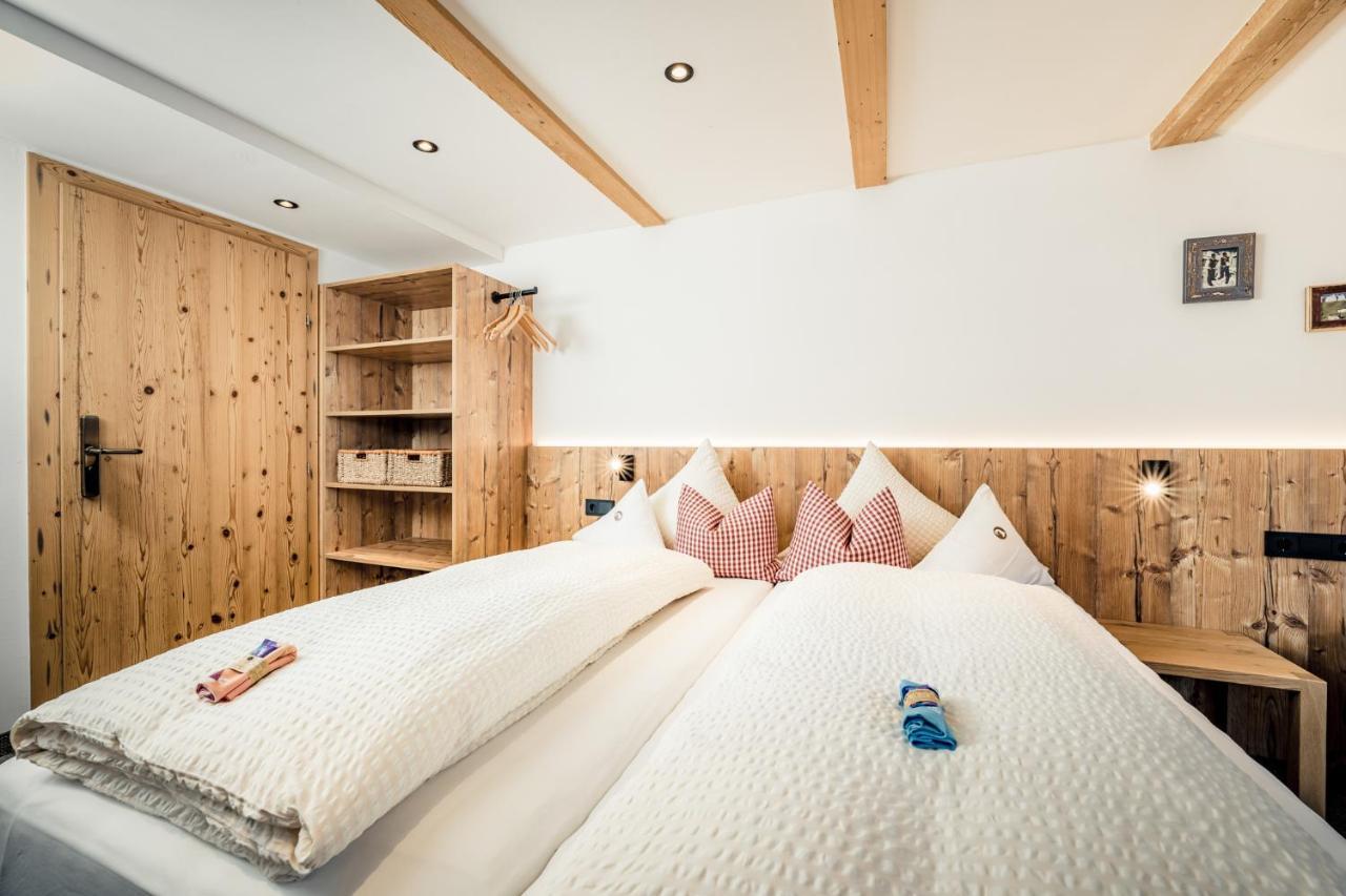 Pension Der Steinbock - Das 300 Jahre Alte Bauernhaus - Tirol ซังคท์อันทอนอัมอาร์ลแบร์ก ภายนอก รูปภาพ