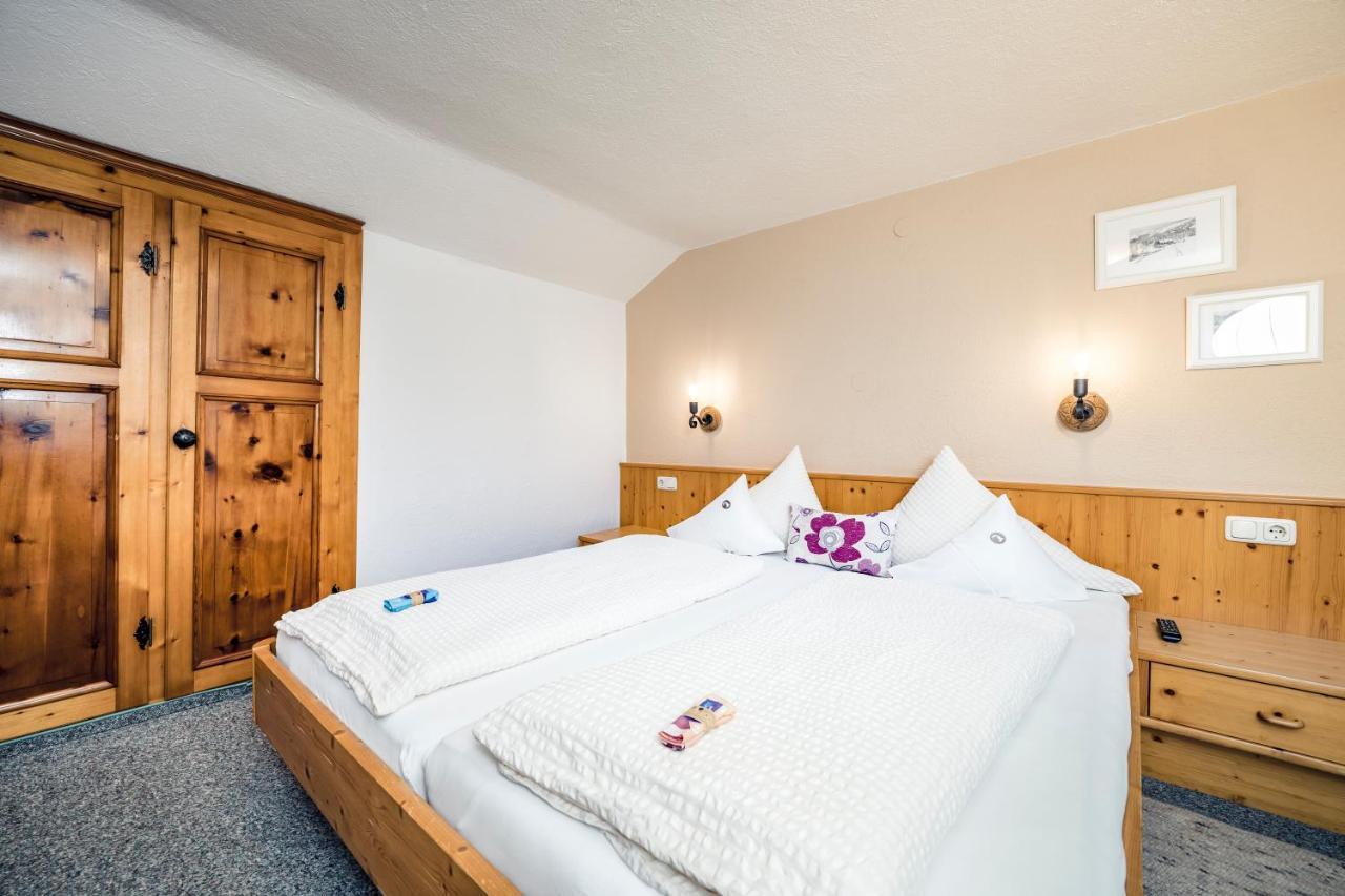 Pension Der Steinbock - Das 300 Jahre Alte Bauernhaus - Tirol ซังคท์อันทอนอัมอาร์ลแบร์ก ภายนอก รูปภาพ
