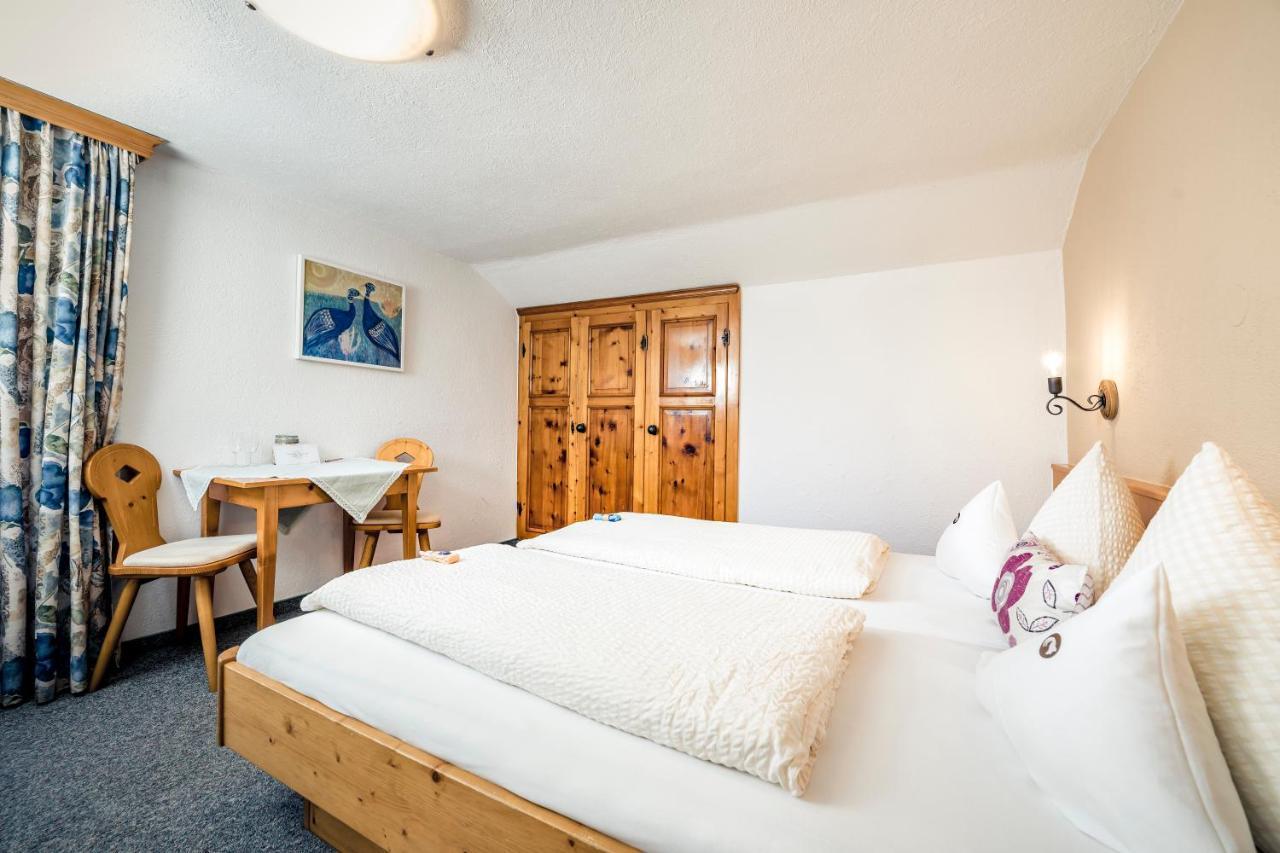 Pension Der Steinbock - Das 300 Jahre Alte Bauernhaus - Tirol ซังคท์อันทอนอัมอาร์ลแบร์ก ภายนอก รูปภาพ