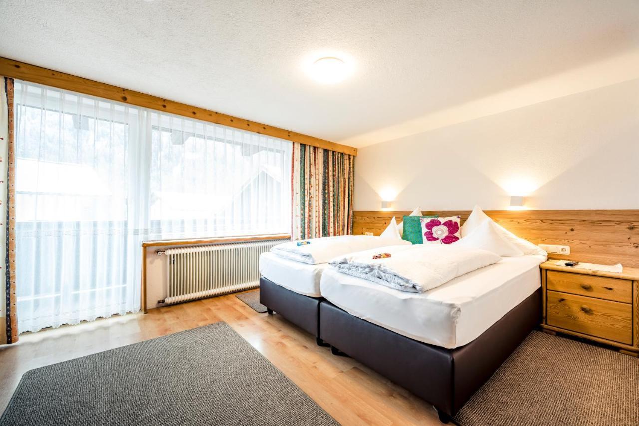 Pension Der Steinbock - Das 300 Jahre Alte Bauernhaus - Tirol ซังคท์อันทอนอัมอาร์ลแบร์ก ภายนอก รูปภาพ