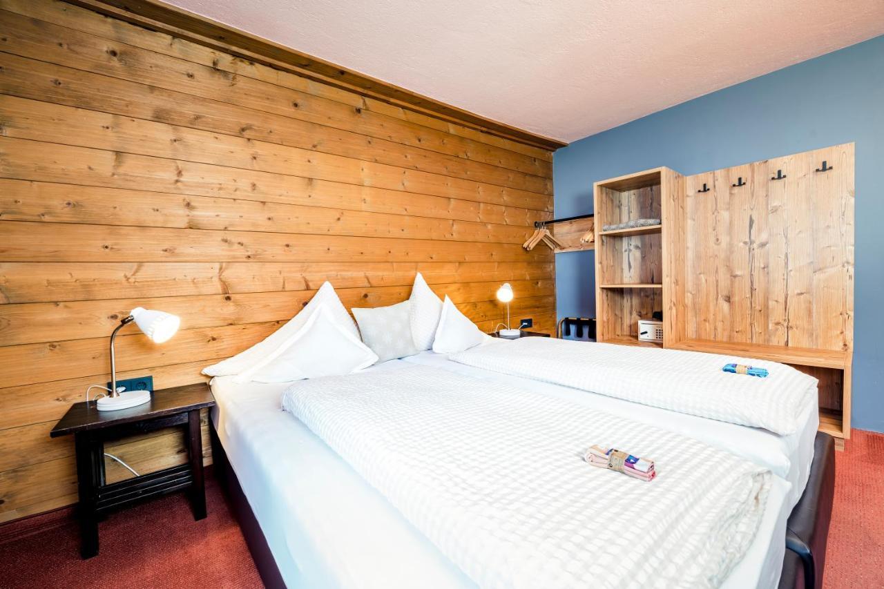 Pension Der Steinbock - Das 300 Jahre Alte Bauernhaus - Tirol ซังคท์อันทอนอัมอาร์ลแบร์ก ภายนอก รูปภาพ