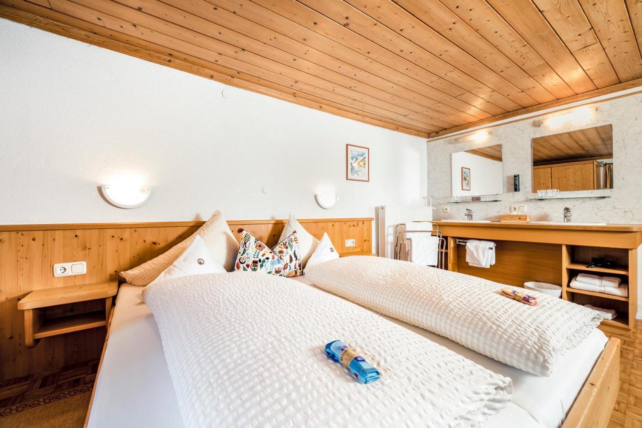 Pension Der Steinbock - Das 300 Jahre Alte Bauernhaus - Tirol ซังคท์อันทอนอัมอาร์ลแบร์ก ภายนอก รูปภาพ