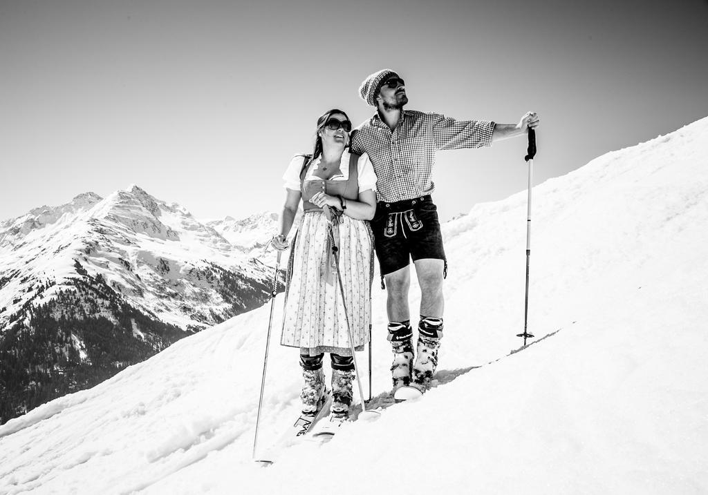 Pension Der Steinbock - Das 300 Jahre Alte Bauernhaus - Tirol ซังคท์อันทอนอัมอาร์ลแบร์ก ภายนอก รูปภาพ