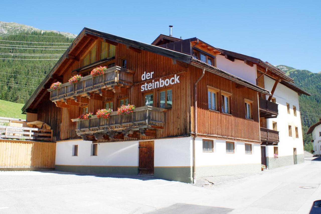 Pension Der Steinbock - Das 300 Jahre Alte Bauernhaus - Tirol ซังคท์อันทอนอัมอาร์ลแบร์ก ภายนอก รูปภาพ